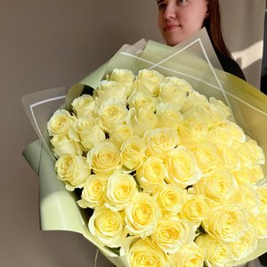 Букет из 49 местной розы "Ivana" 