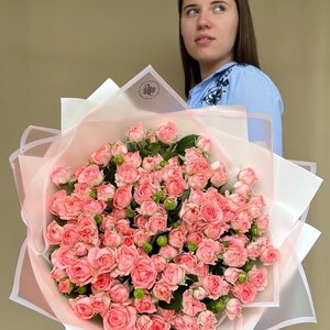 Букет из 29 кустовых роз"Фемке" 