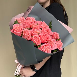 Букет из 19 местной розы "Карина" 