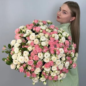 Букет из 49 кустовых роз  