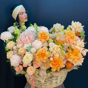 Авторская композиция с французской розой "Летнее солнце" 