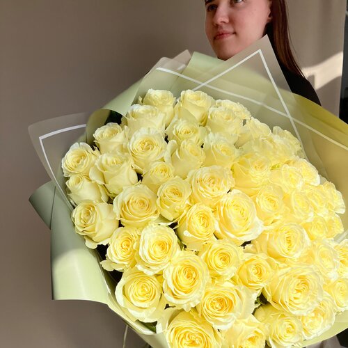 Букет из 49 местной розы "Ivana" 