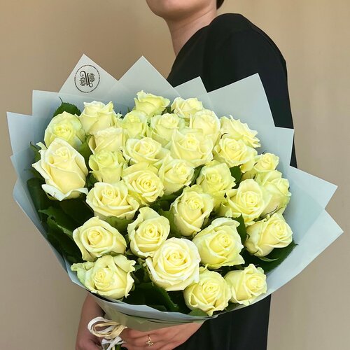 Букет из 29 местной розы "Ivana" 
