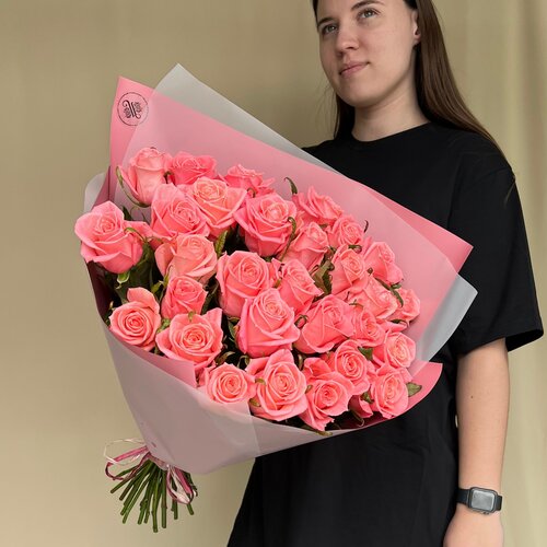 Букет из 29 местной розы "Карина" 